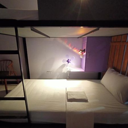 Sean'S Boat Hostel Manila Exterior photo