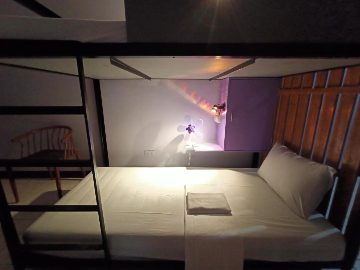 Sean'S Boat Hostel Manila Exterior photo