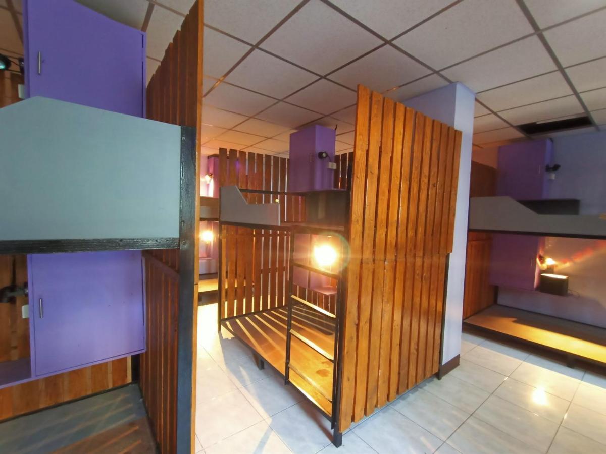 Sean'S Boat Hostel Manila Exterior photo