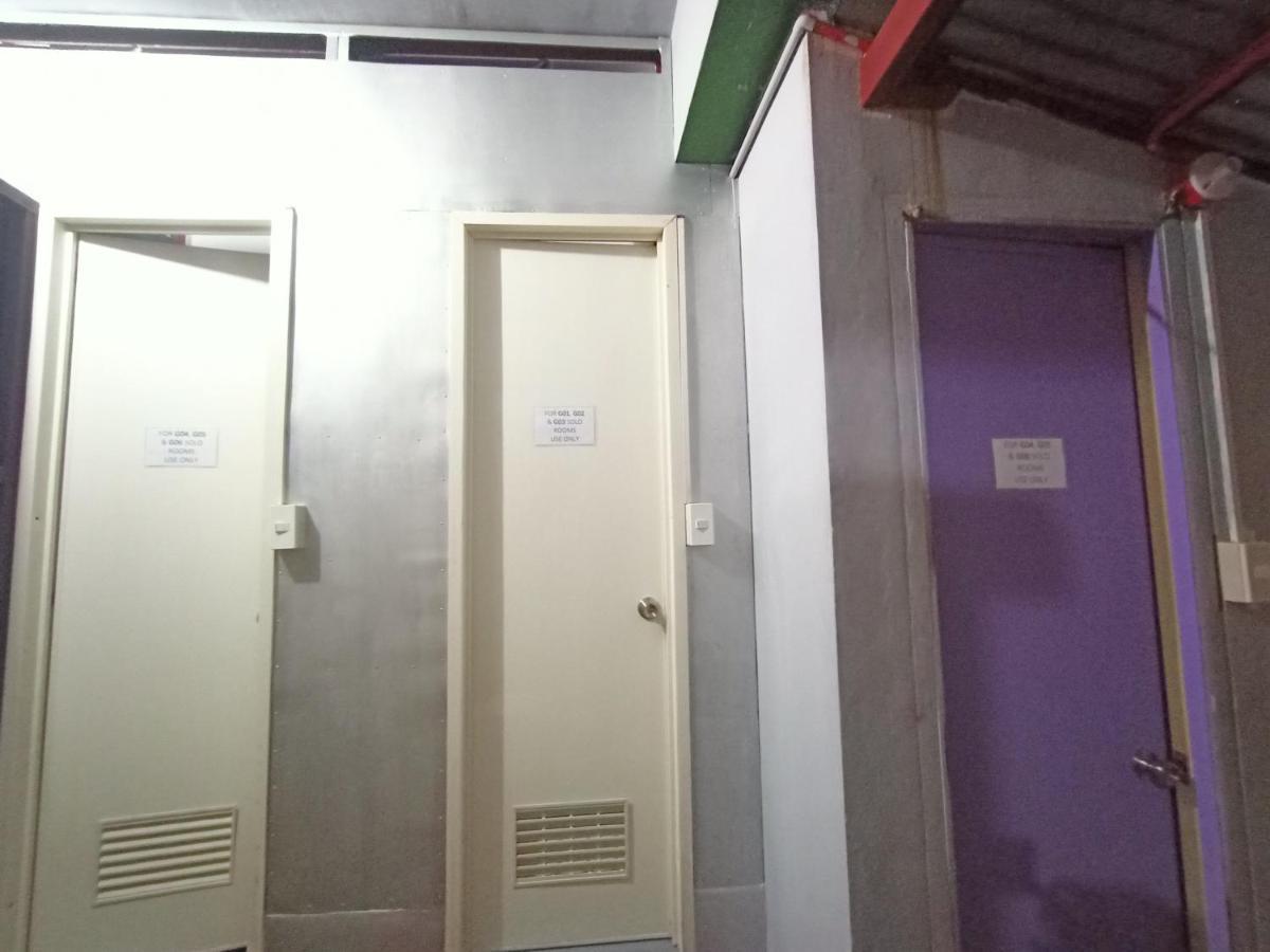 Sean'S Boat Hostel Manila Exterior photo